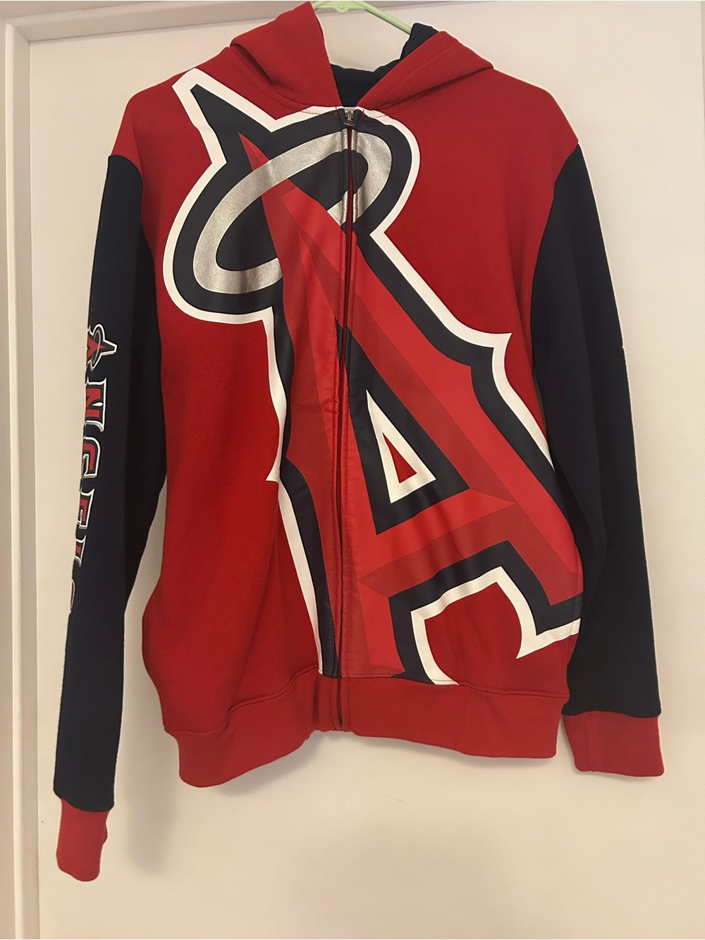 Los Angeles Angels of Anaheim Zip Hoodie Youth size X-Large 18-20